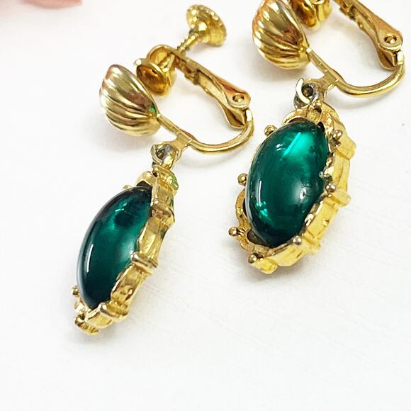 Vintage Green Cabochon Drop Clip & Screw Back Earrings - Picture 5 of 6